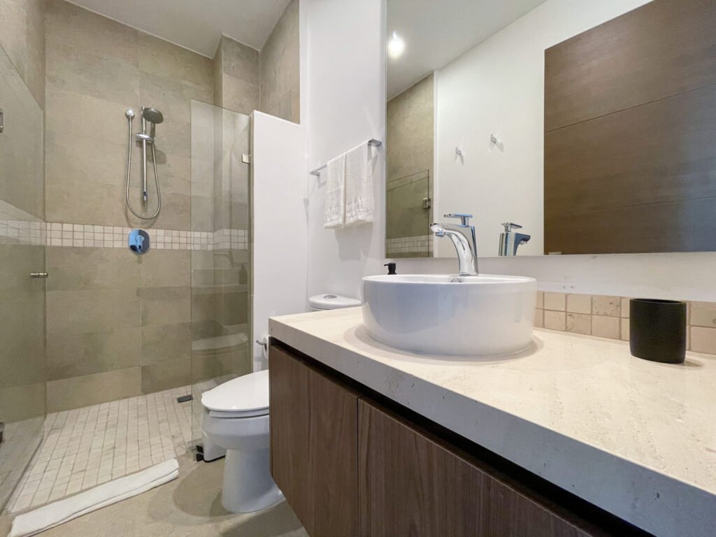 11-Bathroom-1.jpg