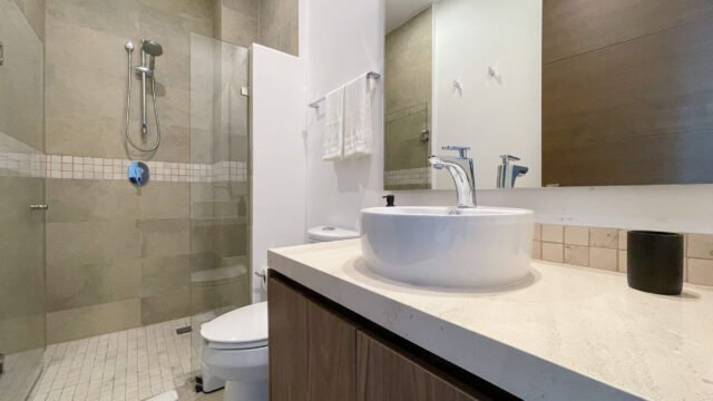11-Bathroom-1.jpg