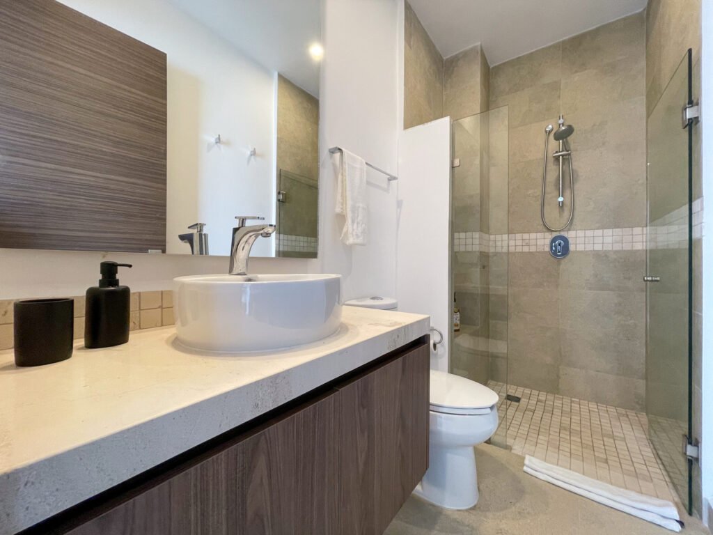 12-Bathroom-2.jpg