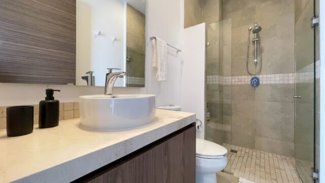 12-Bathroom-2.jpg