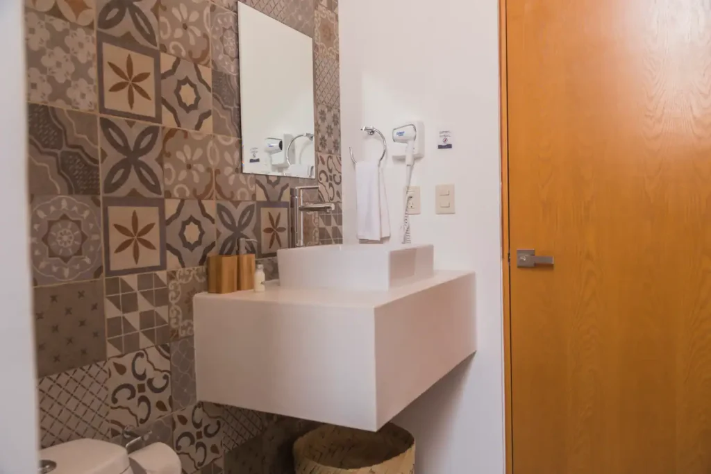 21.-Bathroom.webp