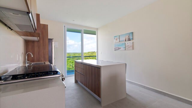 Bestdeal-SantamarC305-1.jpg