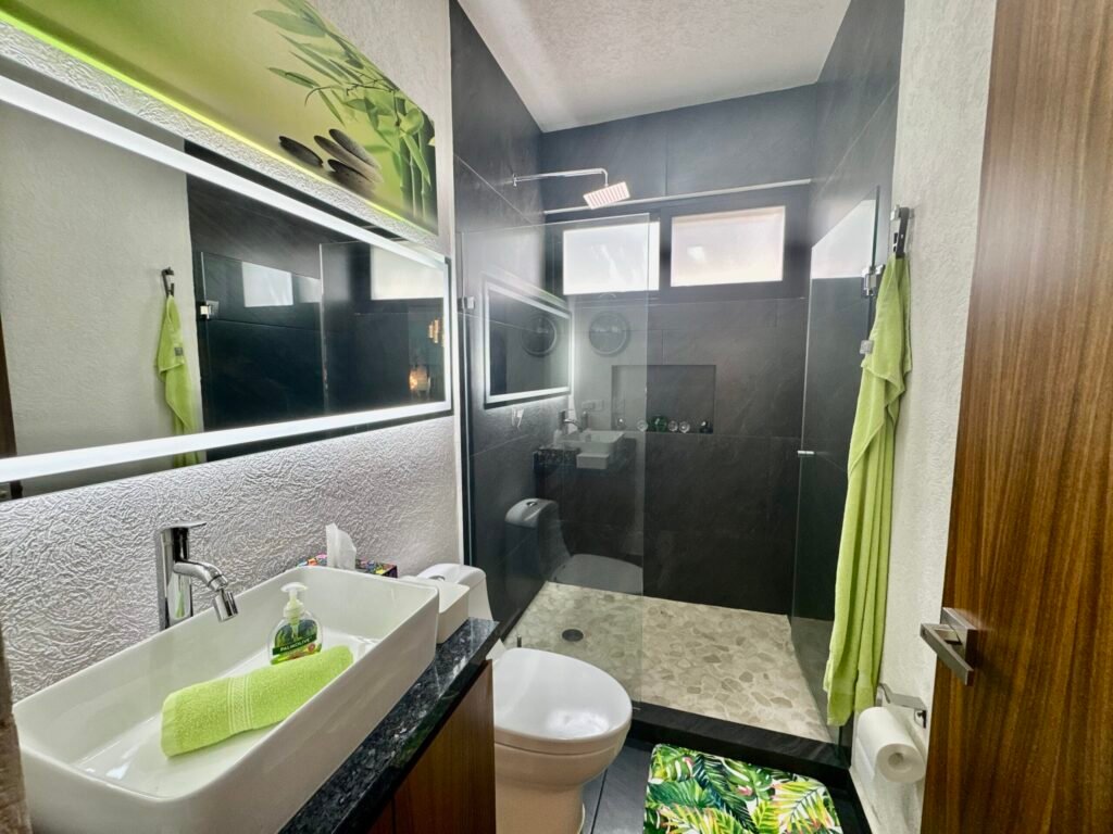 Main-level-full-bath.jpg